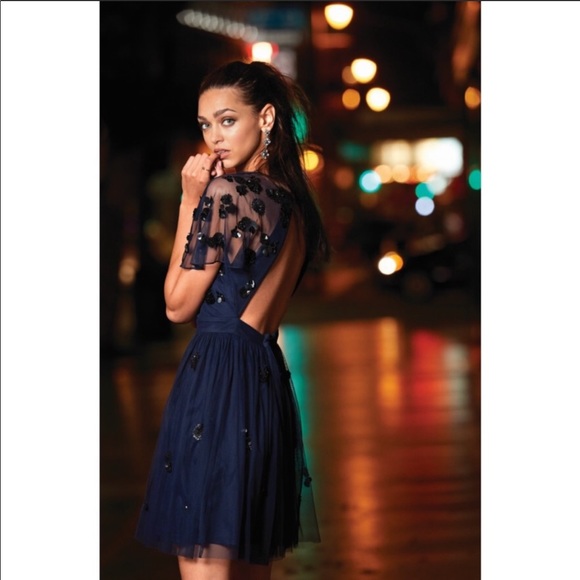 🔥NWT Floral Sequin Beaded open back tulle dress🔥 - Picture 2 of 6